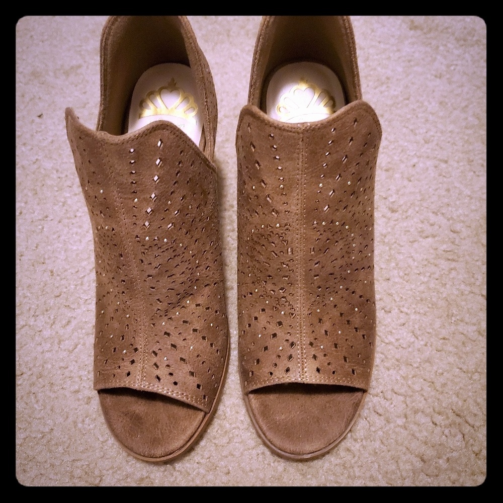 Fergilicious peep toe bootie